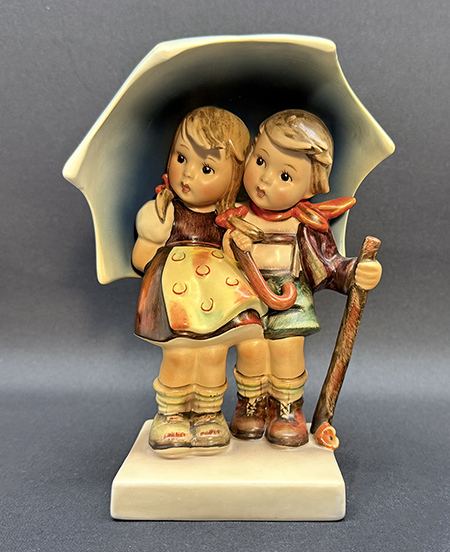 Front view of figurine.
